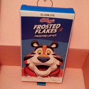 💙 NWT Glamlite x Frosted Flakes lip kit LIMITED EDITION